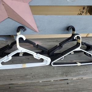4 sets of 10 plastic hangers